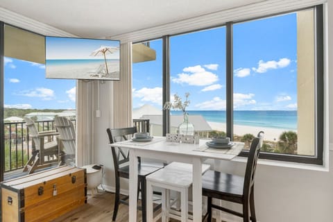 Dining Area with Ocean and Beach Views!