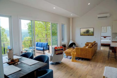 Gather around the dining table with panoramic views and a backdrop that stuns.