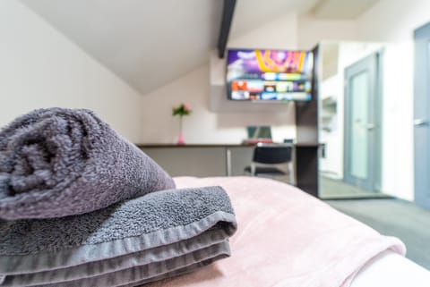 Studio | Free WiFi, bed sheets