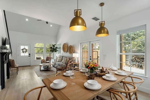 House, Multiple Beds, Hot Tub (306 W Travis Unit A) | Dining
