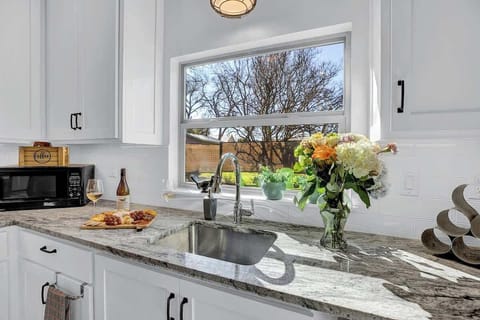 House, Multiple Beds, Kitchen, Garden View (403 W Austin Combo) | Private kitchen | Coffee/tea maker