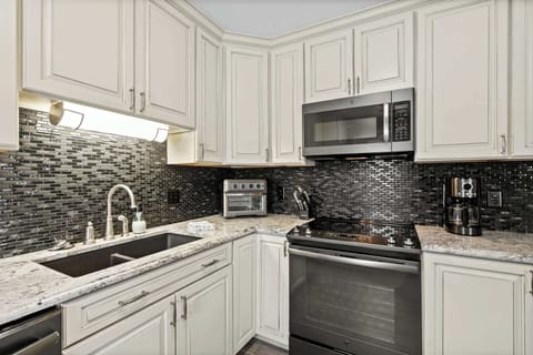 Gorgeous Chef's Kitchen