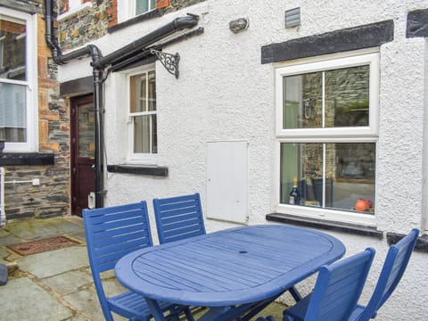 Sitting-out-area | Pitcairn Retreat- Pitcairn Cottage - Pitcairn Retreat, Keswick