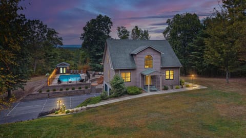 Private cabin in the woods, 10 minutes from the Susquehanna River Boat Launch.