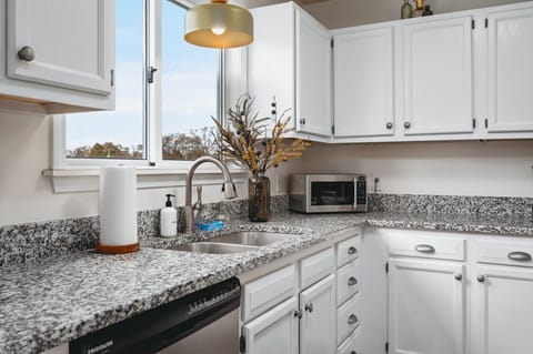 Fully equipped kitchen with natural charm 🌿🍴