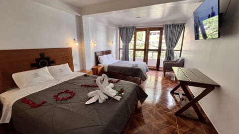 Comfort Room, 1 Queen Bed, Park View | WiFi (free)