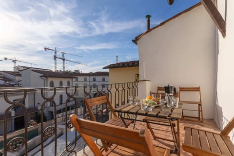 Classic Apartment, 3 Bedrooms, City View | Property grounds