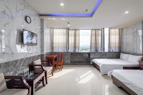 Hypo-allergenic bedding, memory foam beds, minibar