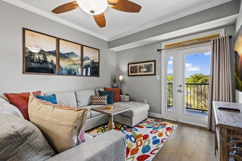 River Overlook's cozy living area