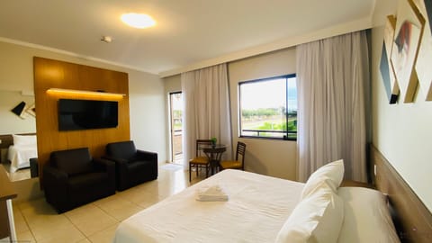 Deluxe Room | Iron/ironing board, free WiFi, bed sheets