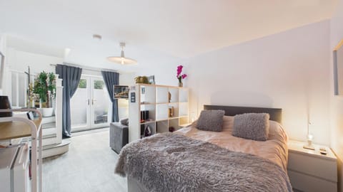Portway Nook - 1 Bedroom Studio - Bishopston (10845)