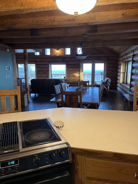 Pots/pans/bakeware/cooking utensils/dishes/glassware/silverware/kid dishes