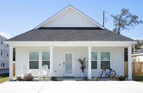 FRONT OF HOUSE 