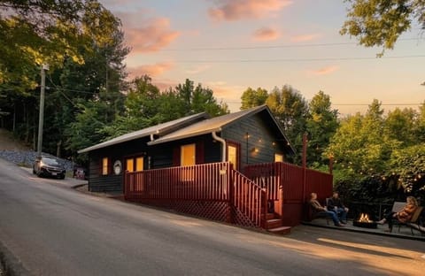 S'mores Retreat Exterior