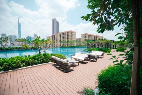 2 outdoor pools