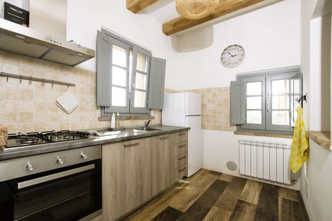 Family House, Multiple Bedrooms, 2 Bathrooms, Mountainside (Fontesecca) | Private kitchen | Fridge, oven, stovetop, dishwasher