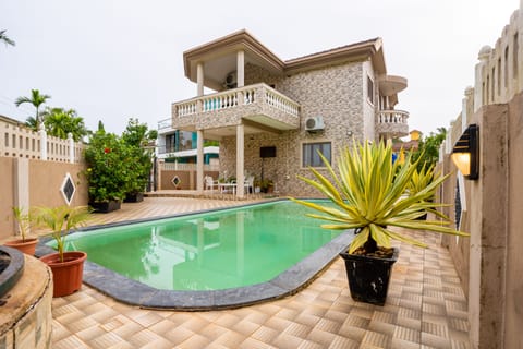 9 outdoor pools
