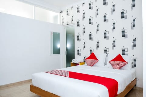 Deluxe Double Room | Desk, free WiFi, bed sheets