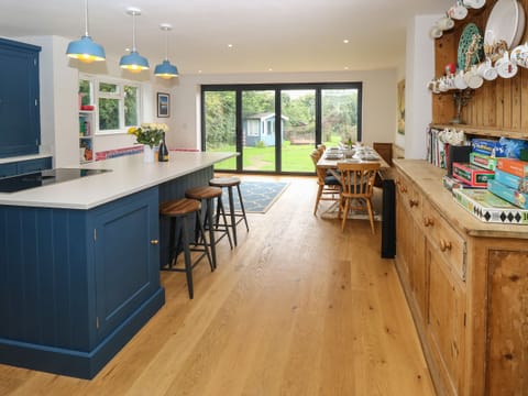 Fridge, dishwasher, electric kettle, toaster
