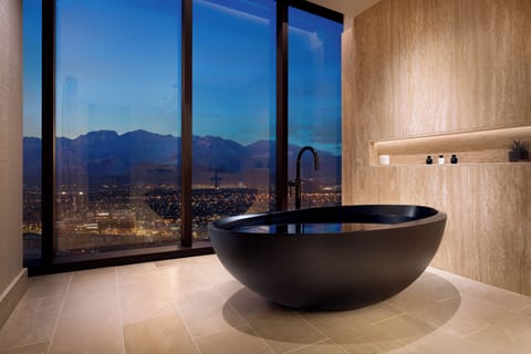 Executive King Suite - Mountain View | Premium bedding, down comforters, pillowtop beds, in-room safe