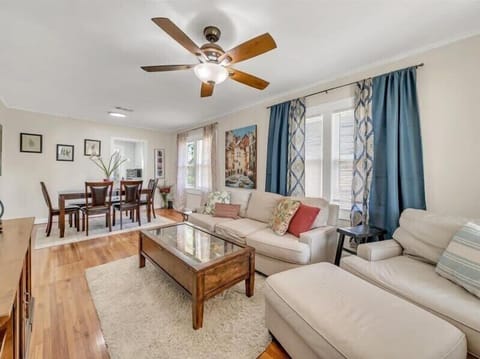 Relax in open area living room..turn on tv...