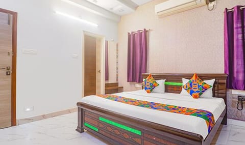 Deluxe Room | Egyptian cotton sheets, premium bedding, in-room safe, free WiFi