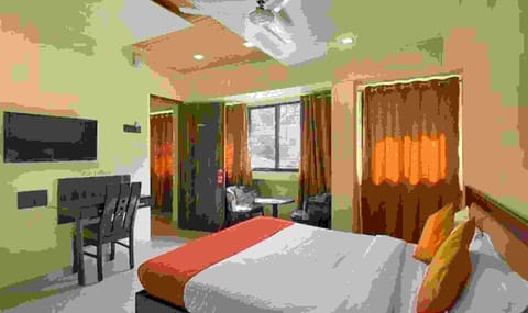 Egyptian cotton sheets, premium bedding, in-room safe, free WiFi