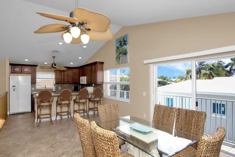 Top floor kitchen & dining area