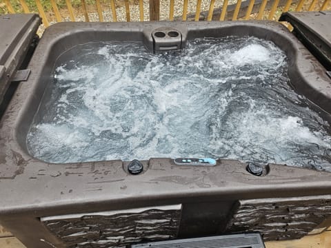 Grey Pines - Hot Tub