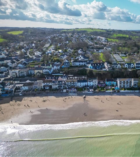 17 Beach Court - 2 Bed Apartment - Saundersfoot (17201)