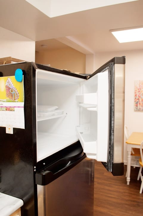 Full size fridge w/freezer