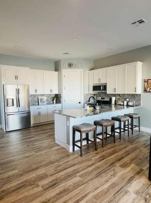Full Kitchen 