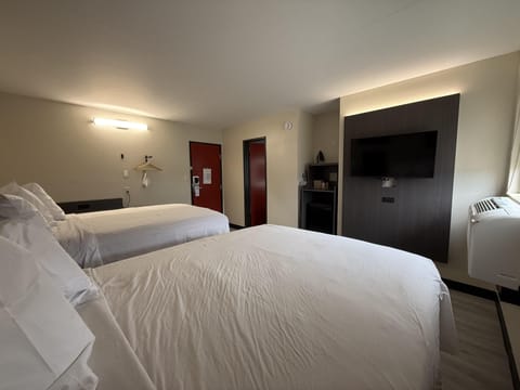 Desk, iron/ironing board (on request), WiFi (free), bed sheets