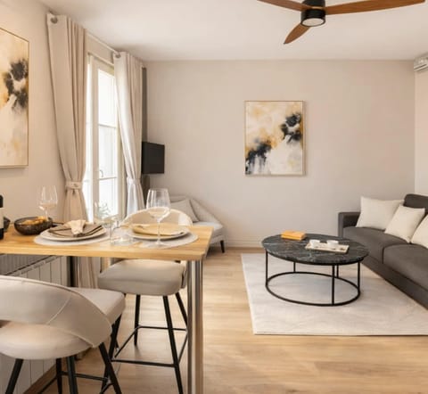 Ideal living room with Smart TV, Wi-Fi & ceiling fan