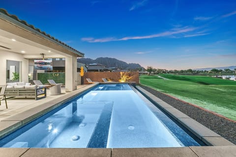 Infinity pool meets 18th hole at PGA West.