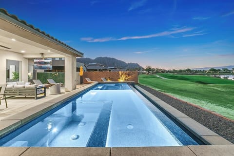 Infinity pool meets 18th hole at PGA West.