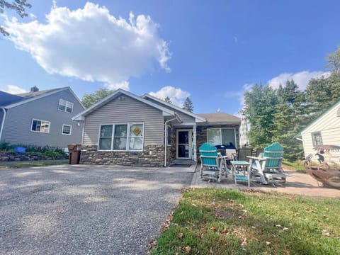 Welcome to the house of your dreams! Let our home be the base for a perfect Detroit Lakes visit.