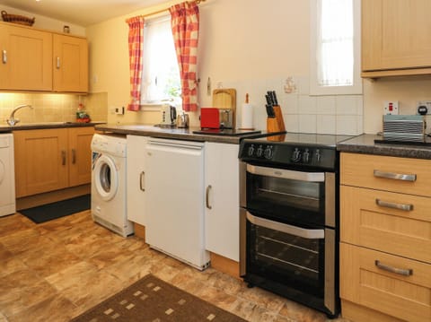 Cookware/dishes/utensils