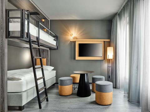 Quadruple Room | Hypo-allergenic bedding, soundproofing, free WiFi, bed sheets