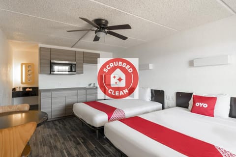 2 Bedroom Apartment with Kitchen | Private kitchen | Mini-fridge, microwave