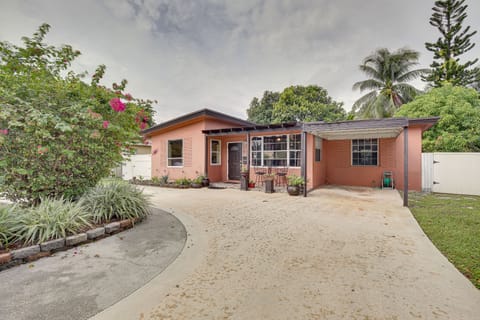 Hollywood Vacation Rental | 3BR | 2BA | 2 Entry Steps | 1,234 Sq Ft