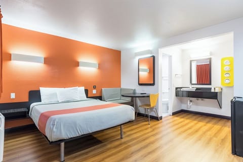 Desk, free WiFi, bed sheets