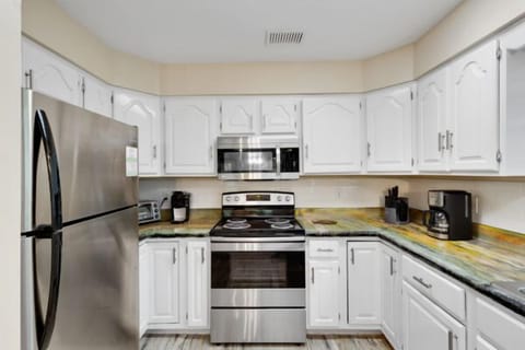 Kitchen, Stainless appliance 