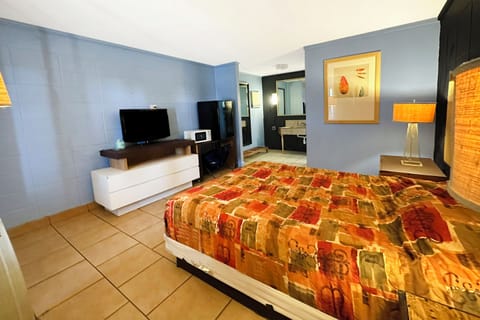 Family Room, 2 Double Beds | Desk, WiFi (free), bed sheets