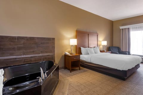 Premium bedding, desk, iron/ironing board, free cribs/infant beds