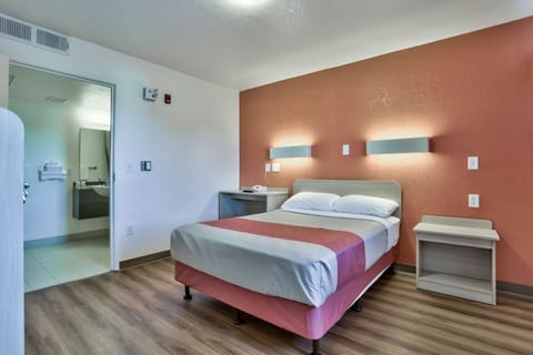 Desk, laptop workspace, free WiFi, bed sheets