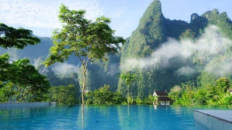 2 outdoor pools, sun loungers