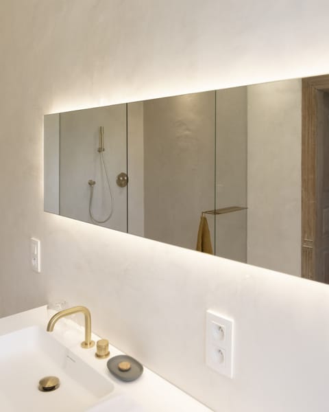 Classic Twin Room | Bathroom | Free toiletries, bathrobes