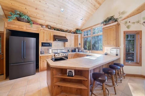 Island for prepping and visting