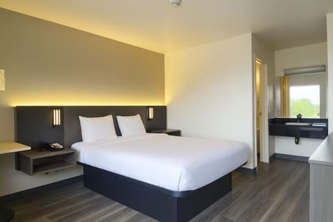 Standard Room, 1 Queen Bed, Non Smoking | Free WiFi, bed sheets